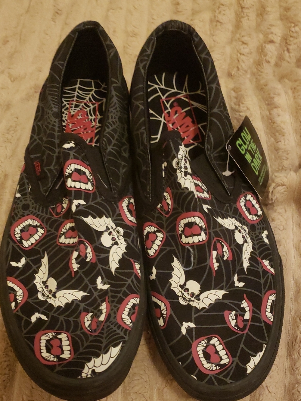 Slip-On Men's Vampire Bat Print Shoes in Black SIZE 10
